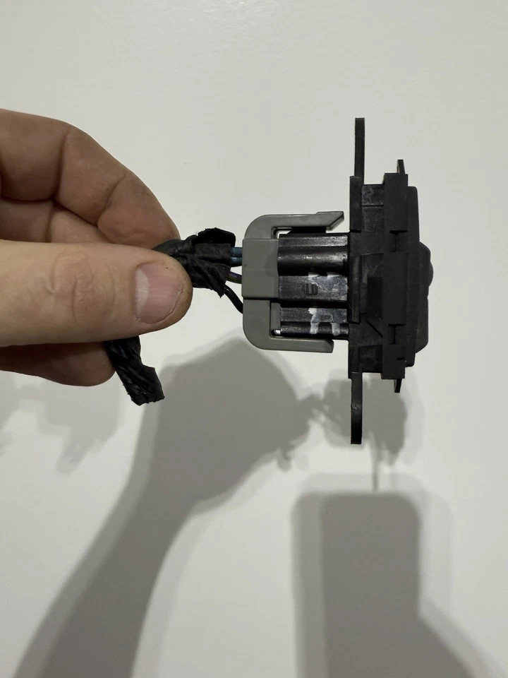 Оригинальный заводской выключатель заднего стекла 1992-1996 Ford Bronco F2TB-14A551-AA - Изображение 2 из 4