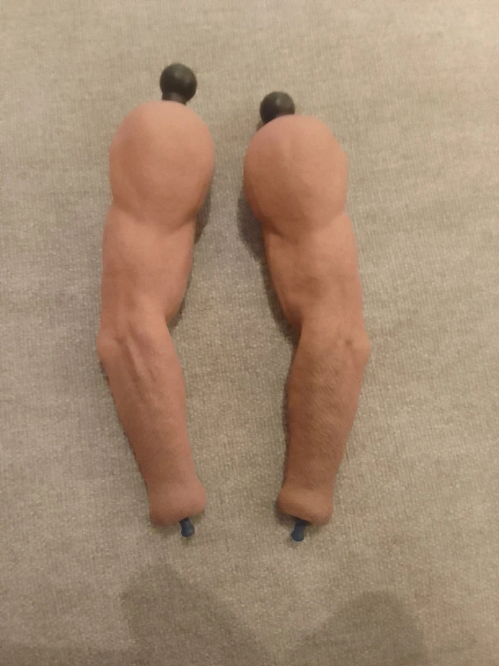 Hot Toys MMS754 1/6 wolverine arms with wrist pegs NEW LAST PAIR - Image 2 of 2