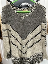 Rockin R by Reba ( Reba McIntyre) Sleeved Poncho Shawl Sweater One Size Pretty