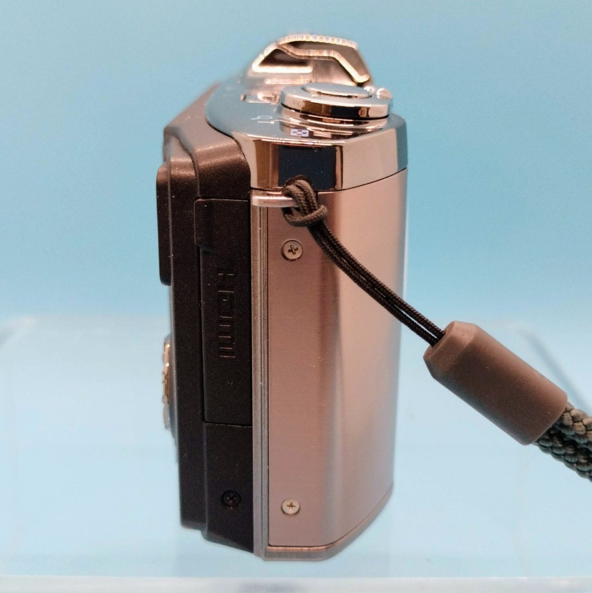 OLYMPUS SZ-11 14.0MP Compact Digital Camera Silver/Brown Near Mint