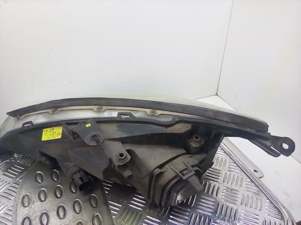 Ford Focus 2000 Right headlight headlamp 94219423 KST8356 | eBay