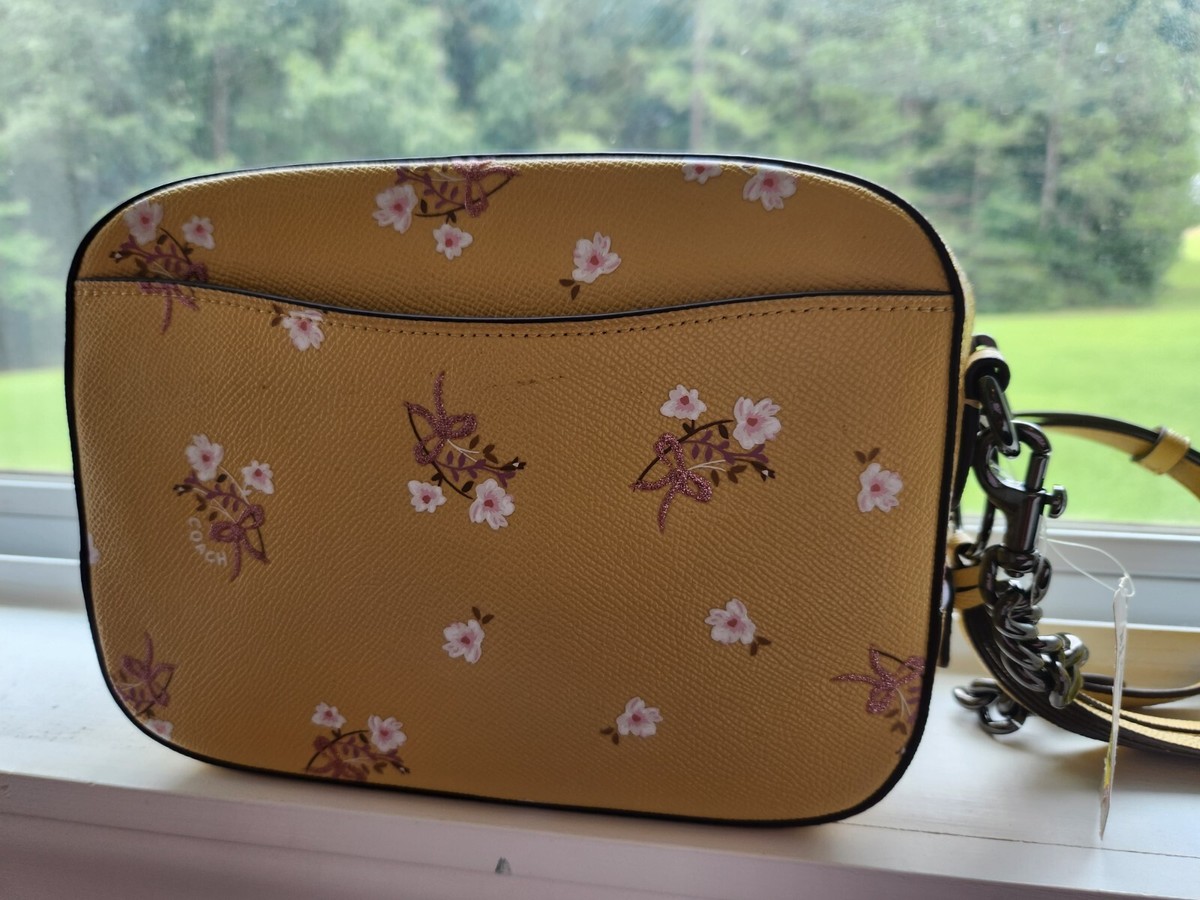 yuki 　COACH 花モチーフ付きベージュかごバッグ 花モチーフ付きベージュかごバッグ yuki COACH 花モチーフ付きベージュ