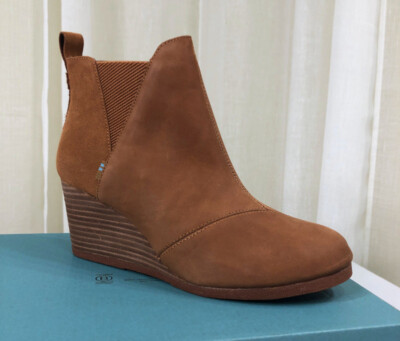 TOMS Kelsey Chelsea Slip-On Leather/Elastic Wedge Bootie US Tan
