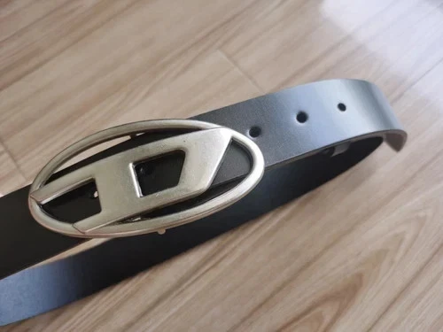 Cinturón de cuero negro unisex con hebilla de metal Diesel D - Elegante para jeans Foto 3 de 4