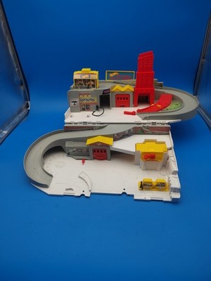 Hot Wheels Car Wash and Service Station Playset Only Used
