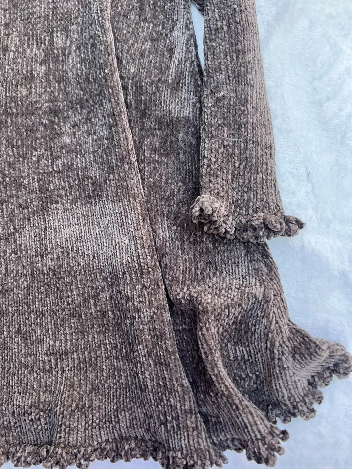 Newport News Estilo Fácil Tejido Cuello Alto y Volantes Cuello y Manga Estilo J0620 Foto 3 de 4