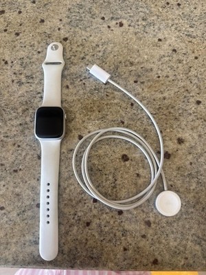 Apple Watch Series 6 40mm Silver White Silicone Band Heart Rate Monitor + Charg 