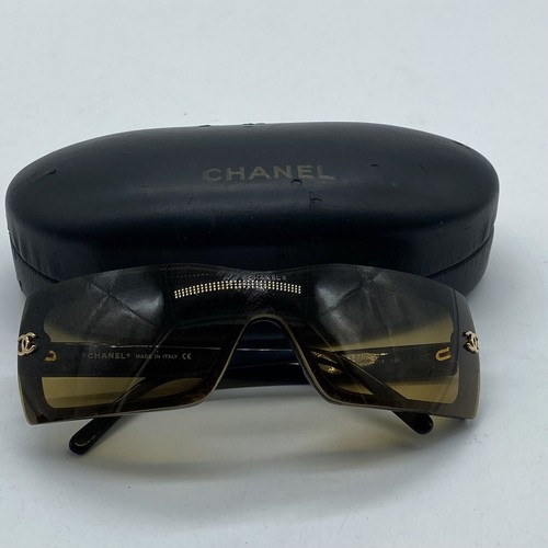 Chanel Black Sunglasses - Size One Size
