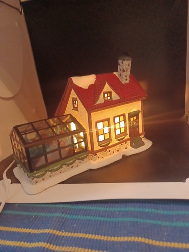 Vintage Retired ST. NICHOLAS SQUARE Christmas Florist Shop ***read Description** - Picture 6 of 23
