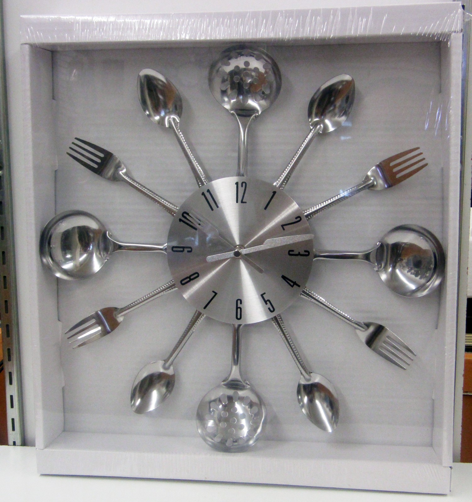 SILVER TONE KITCHEN WALL CLOCK 15 "DIAMETER WITH KITCHEN UTENSILS 66985