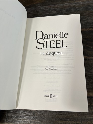 La Duquesa Paperback Book By Danielle Steel In Spanish - Foto 3 di 8