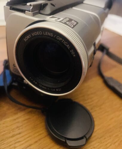 Sony DCR-TR7000E PAL Digital 8 (Hi8, Video8 kompatibel) Handycam Camcorder "TOP" - Bild 3 von 7