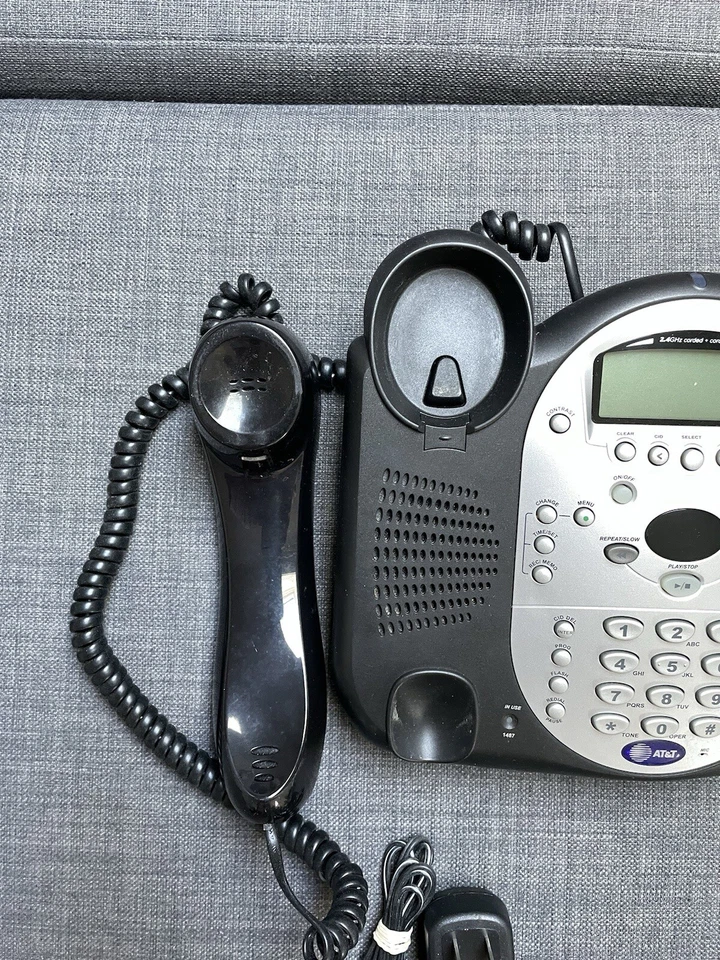 AT&T 2.4GHz Corded/ Cordless Telephone Answering With Caller ID And Waiting - Image 3 of 4