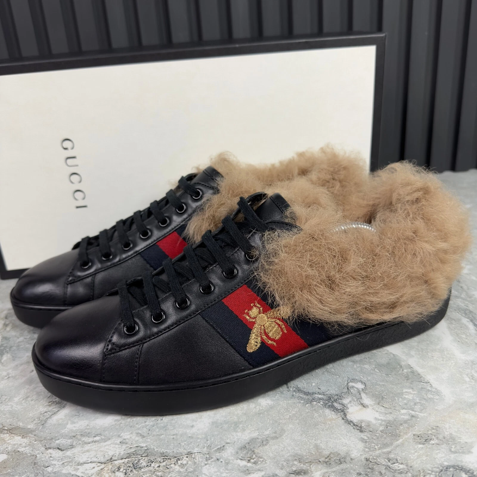 Baskets GUCCI Ace Web abeille fourrure brodée cuir noir 11,5 US