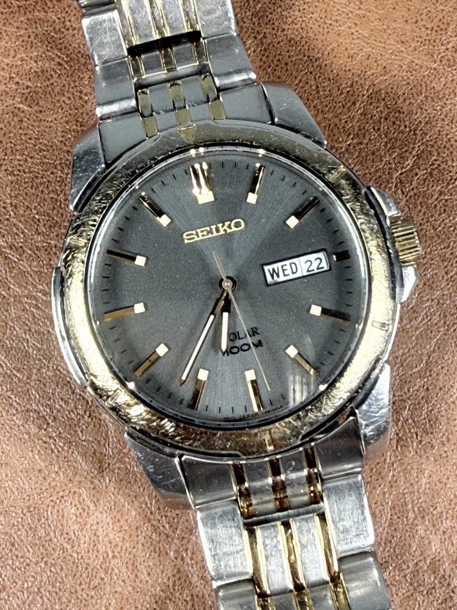 SEIKO ソーラー 腕時計 V158-0A10 100m防水 Seiko Solar V158-0AD0 39.5mm Two-Tone Gray Dial Day Date 100M