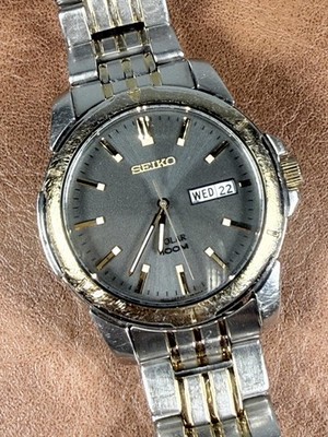 Seiko Solar V158-0AD0 39.5mm Two-Tone Gray Dial Day Date 100M