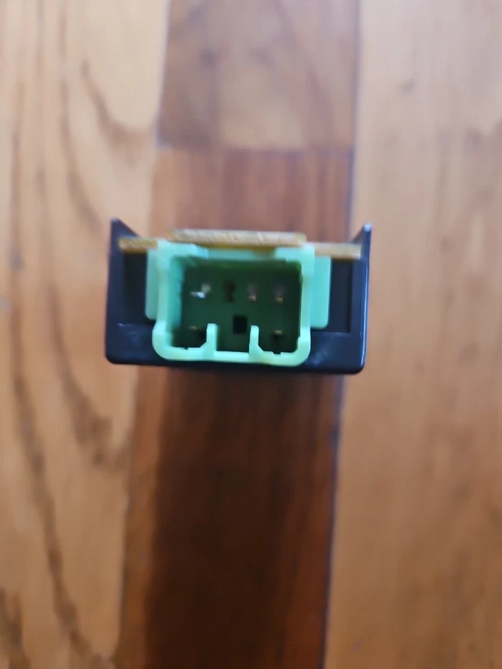 Interruptor de descongelación trasero Suzuki Sidekick Geo Tracker 1996 Foto 4 de 4