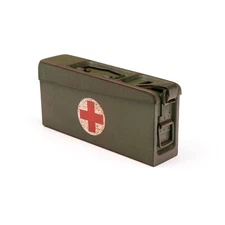 DID D80183 1/6 WWII German Medic Officer - Metal medicine box model