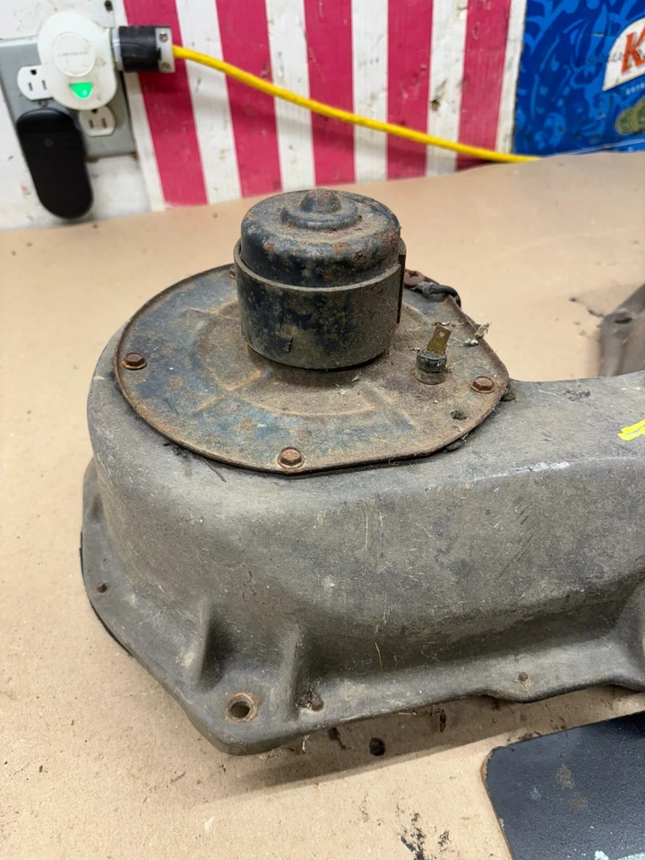 67 68 1969 1970 K10 C10 CHEVROLET GMC TRUCK BLAZER UNDERHOOD HEATER BOX BROKEN - Image 2 of 4