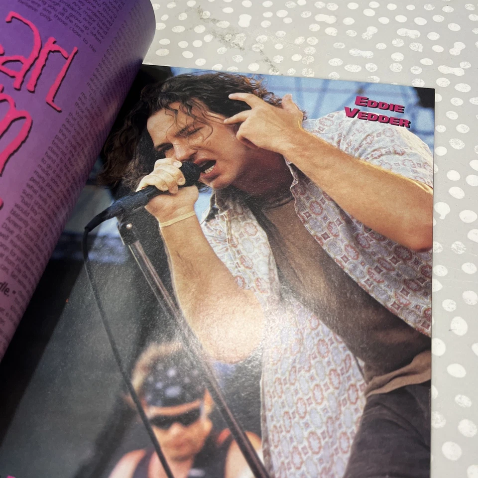 Hit Parader x 3 Nov 93 - July/Sept. 1994 Magazine Woodstock A Special Tribute - Image 3 of 4