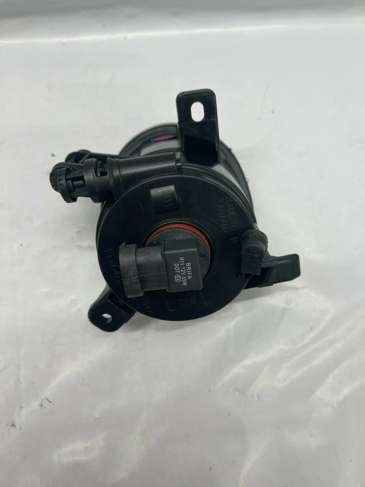 TYC-19-0647-00 Audi A4 Passenger Side Replacement Fog Light - New - Изображение 3 из 4