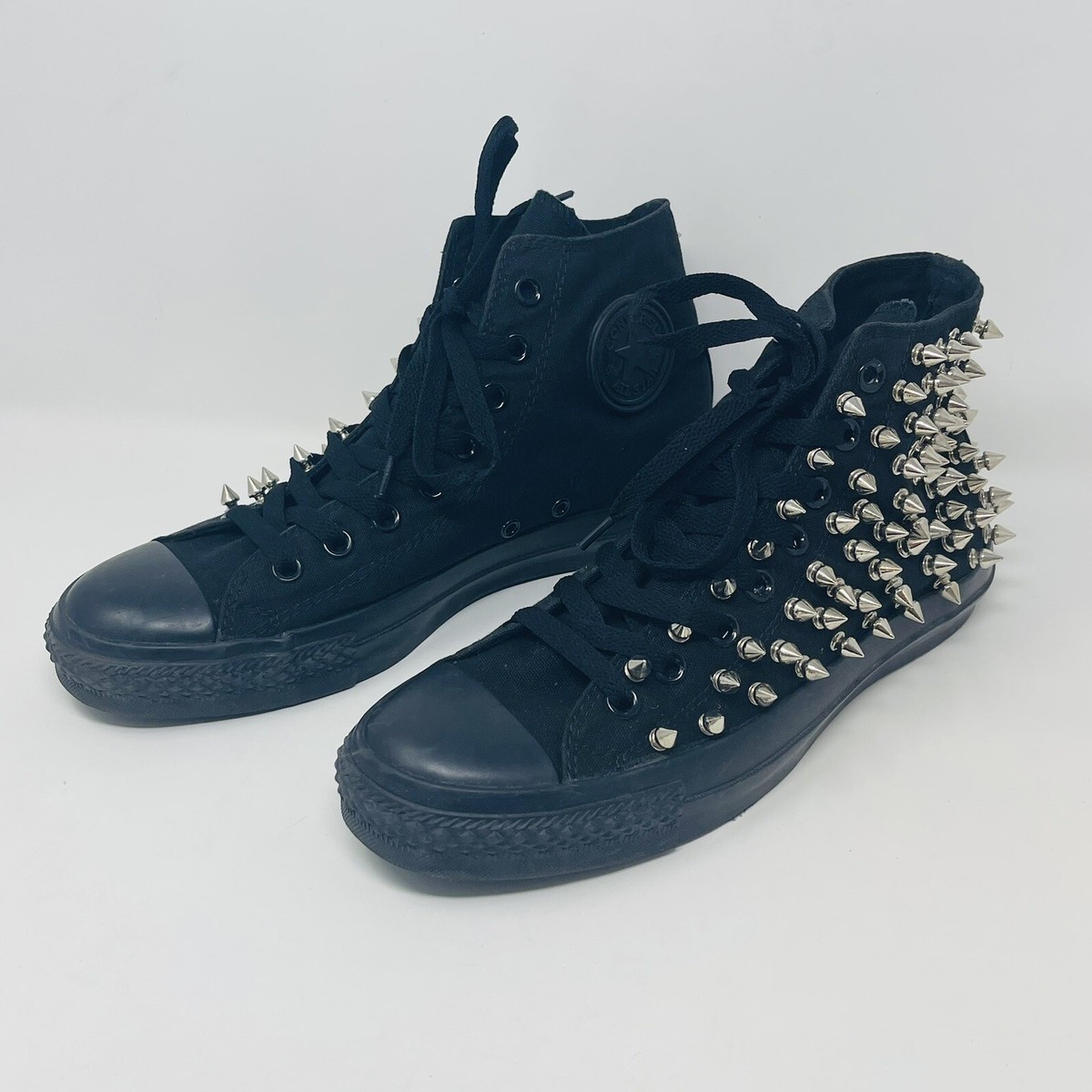 Converse Chuck Taylor Sneakers Mens 8.5 Black & Silver Converse Chuck Taylor Sneakers Mens 8.5 Black & Silver