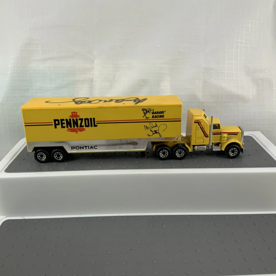 Matchbox Transporter Autographed  #30 Michael Waltrip Kenworth Aerodyne Die Cast - Image 3 of 4