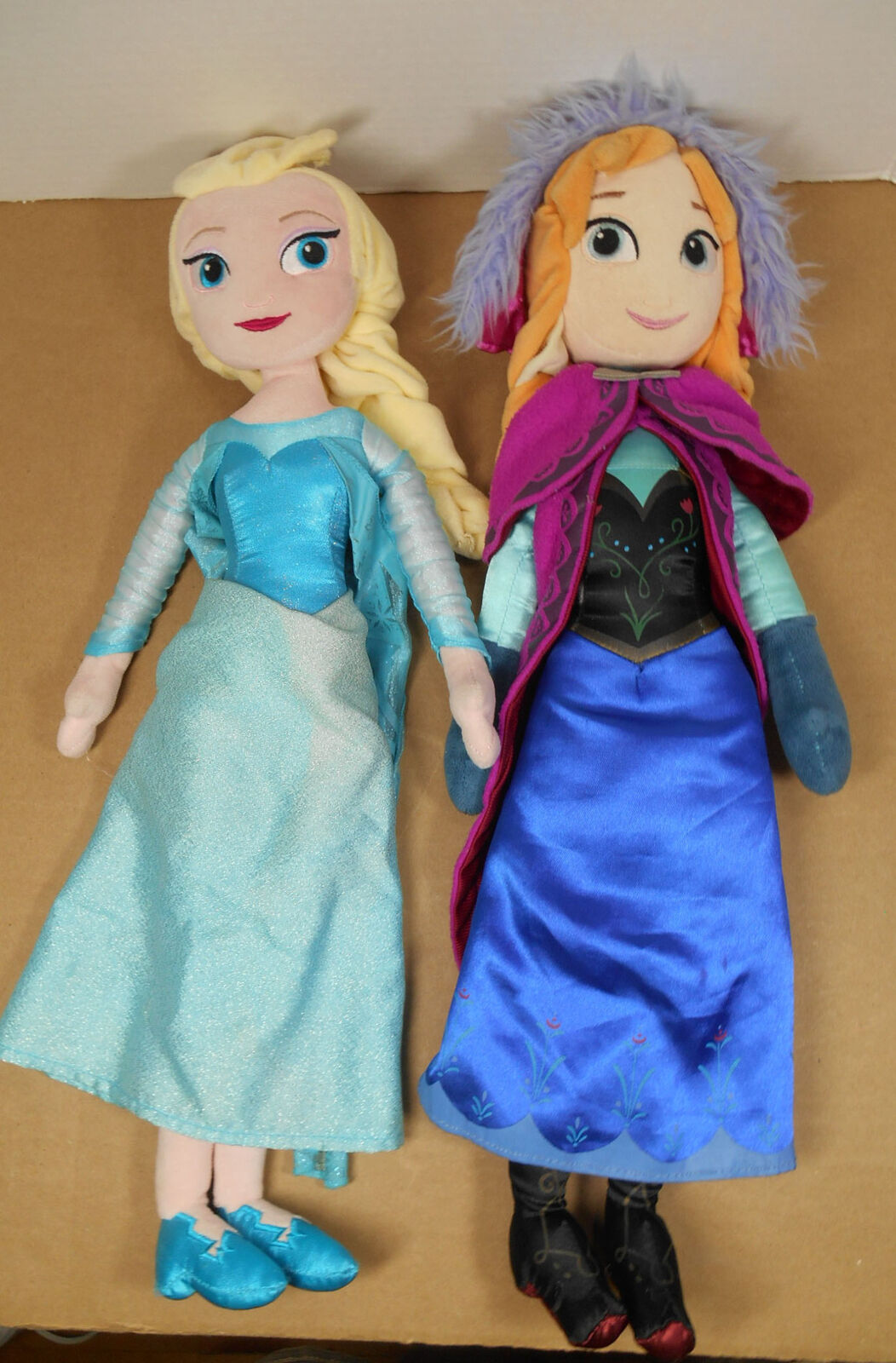 ☆ ANNA E ELSA DA FROZEN 2 ☆ Play with Frozen 2 toys (Anna and Elsa dolls) ☆  