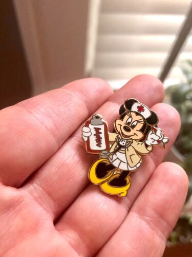 Mouse Minnie infermiera WDW DISNEY con PIN Appunti 5017 Cappello Croce Rossa 2002 CAST - Foto 3 di 11