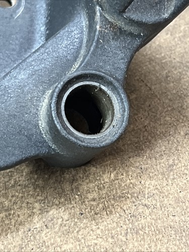 Soporte de cambio de montaje de estribo izquierdo genuino Harley Davidson FXST OEM 33683-90 - Imagen 5 de 13