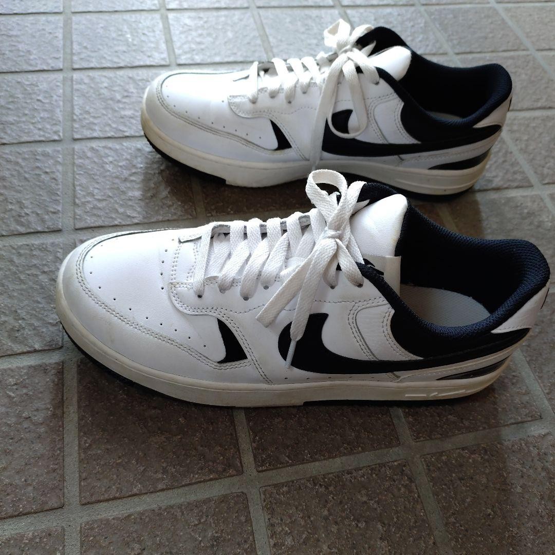 Men's 9.5US White & Black Casual Sneakers