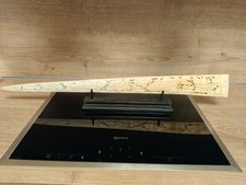 Detailreich geschnitztes Schwertfischrostrum mit St&auml;nder