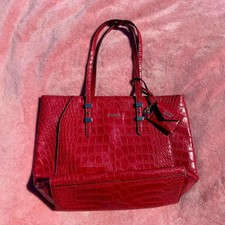 Borsa vintage GUESS rossa in rilievo con coccodrillo con ferramenta argento
