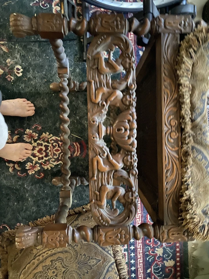 Fantástico par de sillones tallados en figura de caoba Karpen siglo XIX Foto 3 de 4