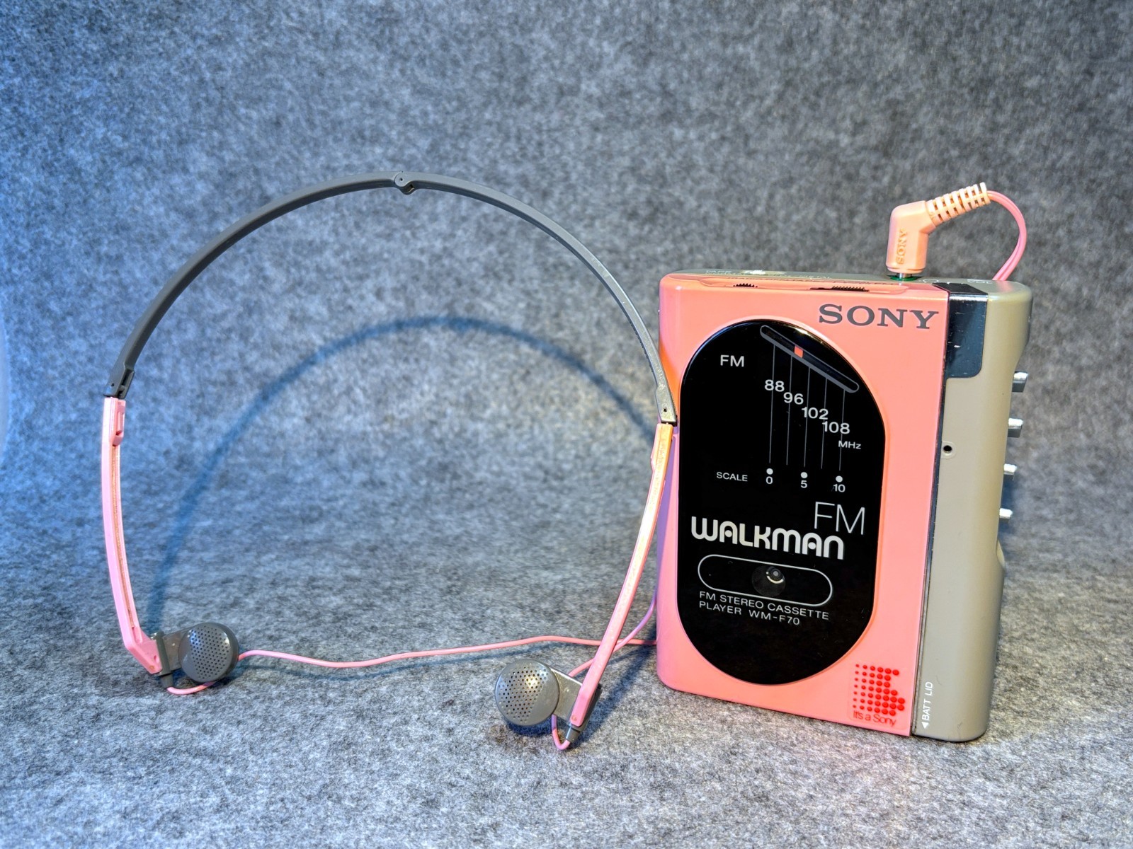 Sony WM-F70 Walkman + Kopfhörer MDR-A10, Rosa - Selten