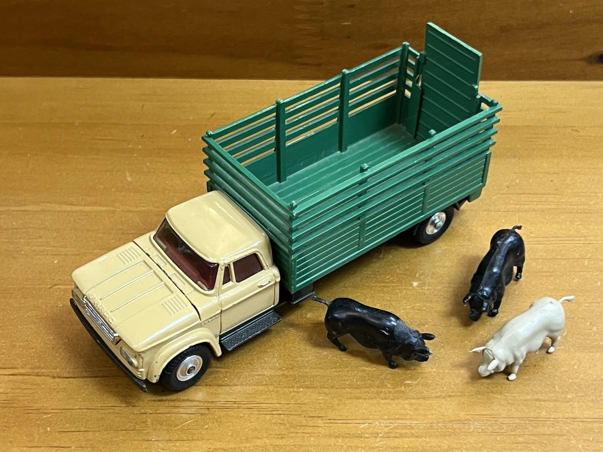 A VINTAGE 1960'S CORGI TOYS 483 DODGE 'KEW FARGO' TIPPER TRUCK IN BLUE & WHITE COLOURWAY (BOXED) (SE