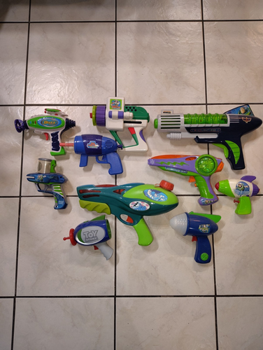 BUZZ LIGHTYEAR RAY GUNS LOT - Picture 2 of 9