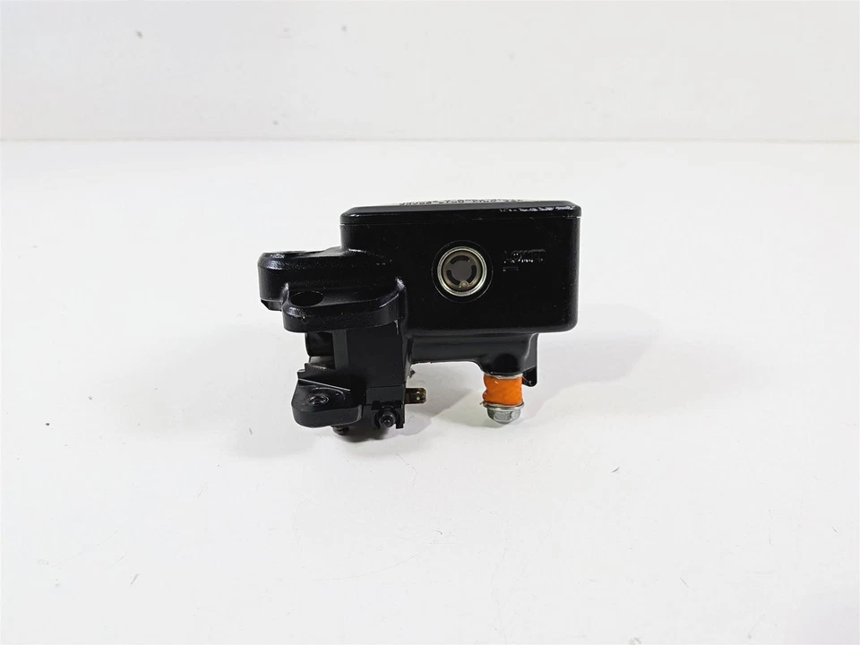 Главный цилиндр переднего тормоза 2014 Suzuki M109R VZR1800 Boulevard 59600-10FD0 - Изображение 4 из 4