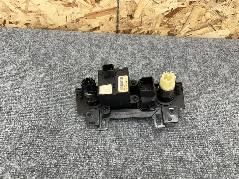 Interruptor de botón superior cubierta puerto tomacorriente ford thunderbird 2002-2005 OEM Foto 3 de 4