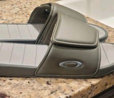 Oakley Slides Sandals Mens 12 Black Green Comfort Outdoors Camping