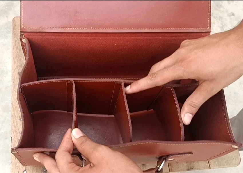 Whiskey Carrier Custom Bottle -Weekender Bag, Wine & Liquor 4 Bottle Leather bag - Image 4 of 4