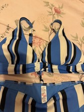 LADIES BIKINI TOP SZE 20 FRM F&F BLUE STRIPE WORN ONCE EXCELLENT CONDITION 