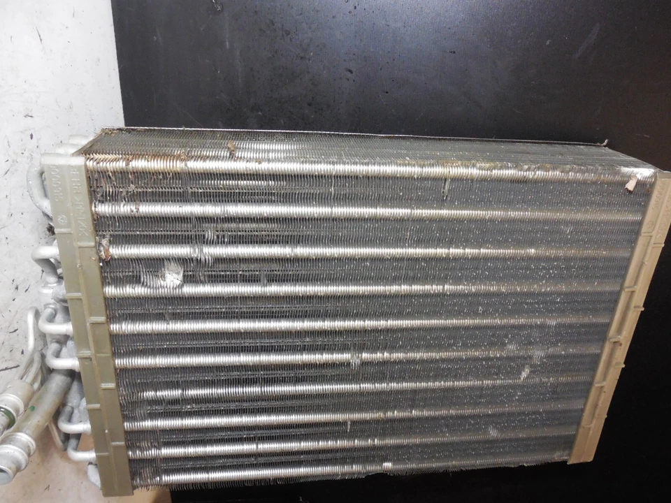 1997-2000 Mercedes-benz C230 C280 W202 Evaporator 9000915 - Image 4 of 4