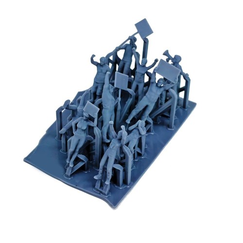 Outland Models Scenery Protester Figure Set 1:64 S Gauge - Picture 3 of 3