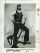 1975 Press Photo Actor Tom Laughlin stars in "The Master Gunfighter" - lrx71257
