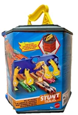 Hot Wheels 1:64 Stunt Tracks Roll Out Raceway NEW 4+