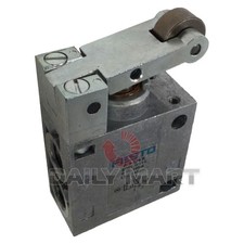 New In Box FESTO R-3-1/4-B 8985 Roller Lever Valve