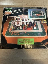 2003 LEMAX SPOOKY TOWN COLLECTION A NIGHT OF TRICK OR TREAT HALLOWEEN DISPLAY