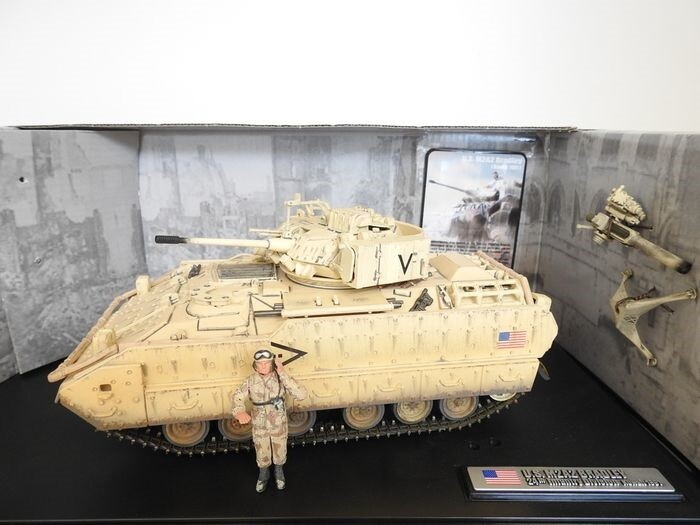FORCES OF VALOR 80002 1/32 U.S.M2A2 BRADLEY, 24th INFANTRY