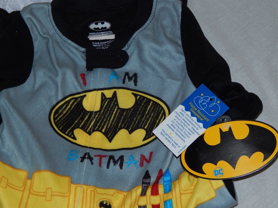 Bebé Niño Pijama Traje para Dormir Batman Tallas 9 12 24 Meses Una Pieza Cremallera NUEVO Foto 3 de 4